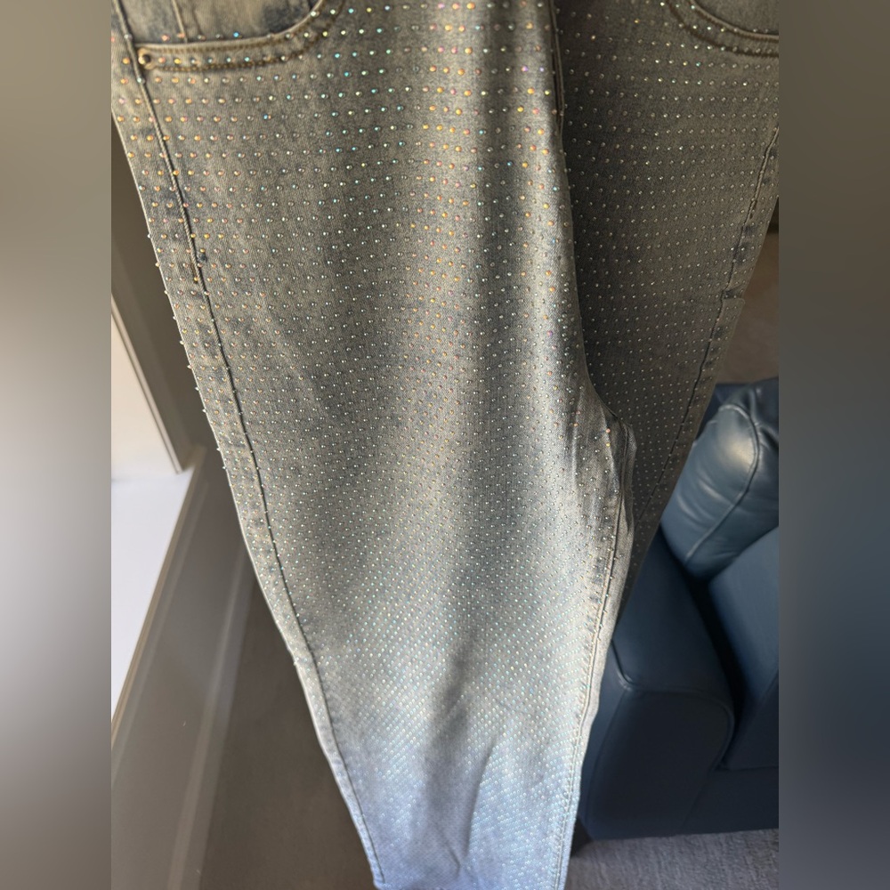 “Iconic” Rhinestone Jeans - Picture 7 of 7